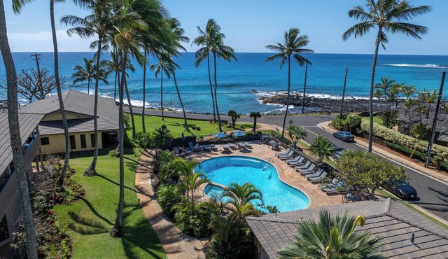 NEW A/C - Two Bedroom Sleep 6 with Pool steps to Ocean and Amazing Sunsets!