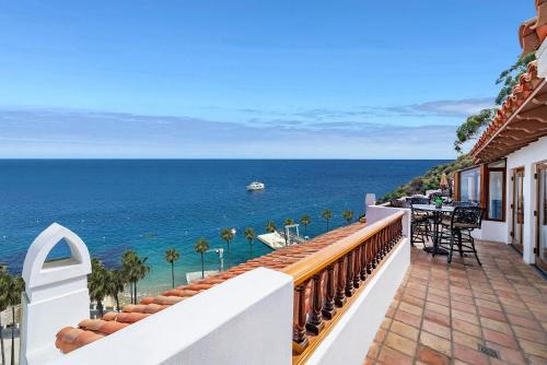 NEW! Premium Ocean Views, Corner Condo with Fireplace and Golf Cart