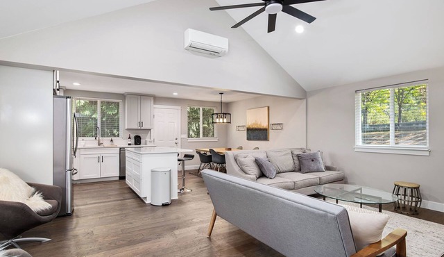 Newly remodeled, cozy home tucked away near shopping and 3 ferry routes!