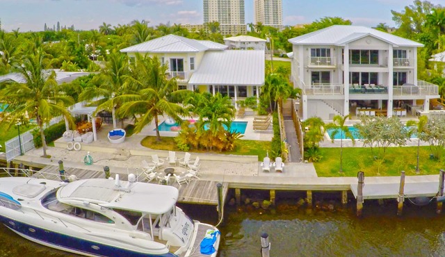 Newly Renovated modern waterfront beachhouse with 9 beds. Sleeps 18