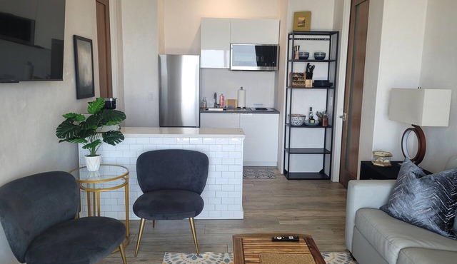 Ocean Sunsets Charming 1 bedroom cottage with forever ocean views!