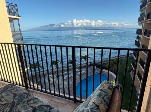 Oceanfront Escape, Molokai Views & Tropical Breezes
