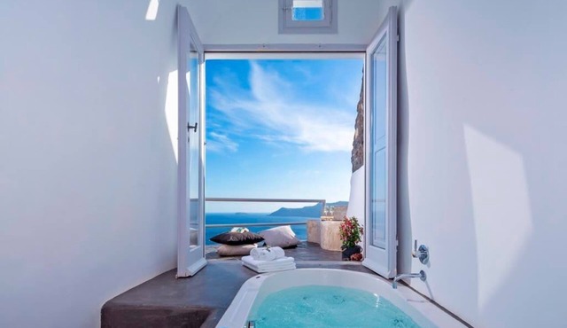 Oia Caldera Suite Heated Plunge Pool & Breakfast