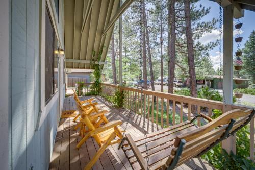 Outdoor Adventure Hub! Munds Park Cabin with Decks
