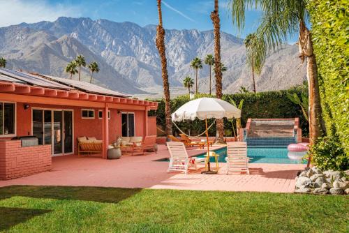 Palm Springs Pink House Villa with Pool, Casita & Mountain Views - Seasonal Special Offer