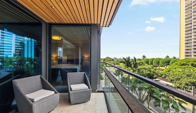 Park Lane Getaway by Gather: Spacious 2BR w/Ocean view Lanai & Resort Amenities