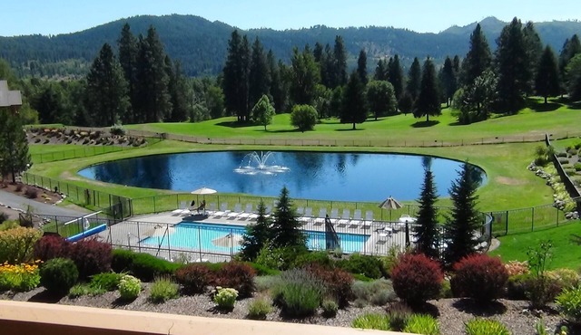 PARK @ THE CONDO AND WALK TO TOWN. POOLS & HOT TUBS OPEN NOW, PRETTY VIEWS