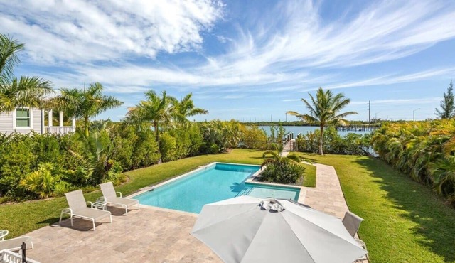 Parking, Pool & Dock - Waterlane House