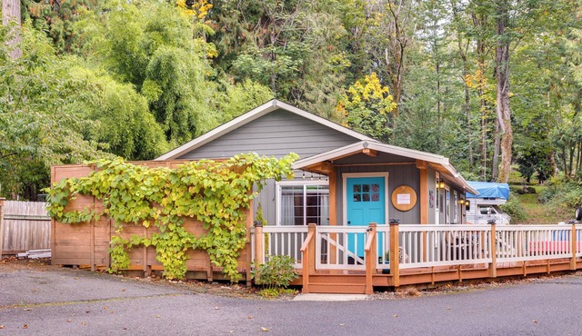 Peaceful Renton Retreat w/Hot Tub Access!