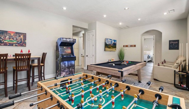 *Peak Living Cabin* Hot tub*Game room*Fitness room* Outdoor fire pit*