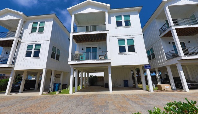 Pet Friendly Cottage - Heated Pool - Sleeps 10!