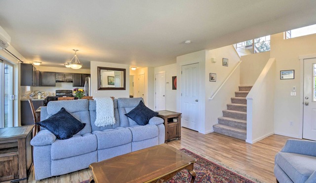 Pet-Friendly Poulsbo Abode w/Mountain Views!