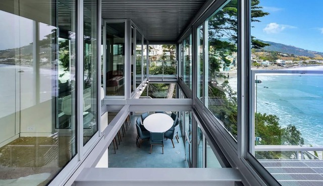 Pierre Koenig Beachfront Villa on Broad Beach!