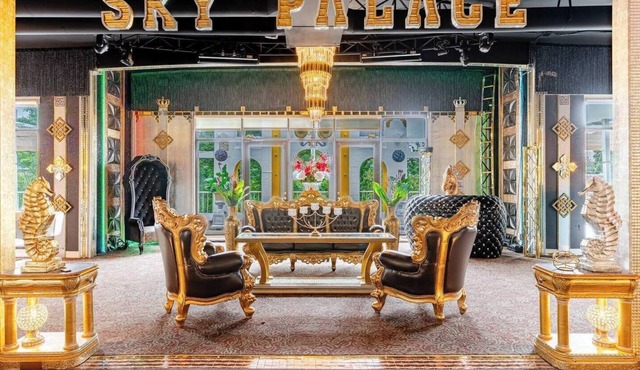 Pike Market Millionaire's Oasis: 3-Bedroom Seattle Sky Palace