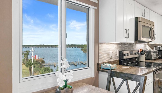 Pinnacle Port by Book That Condo