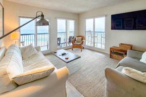 Pinnacle Port Pleasures, B2405