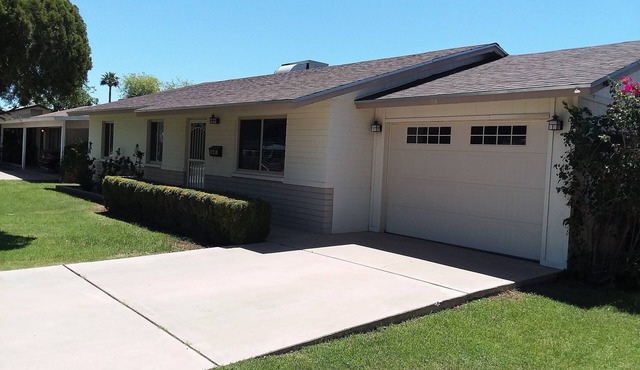 Pool House - 3-bdrm, 2 bath, Heated Pool, Walk to Asu