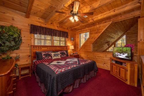 Porch Swing Memories- sleeps up to 4, Free attractions ticket included, hot tub, wifi, arcade, grill