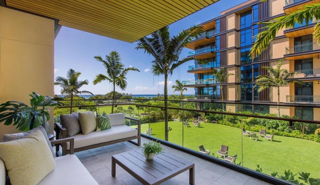 Posh Oceanview Condo w/Resort Pool & Spa, AC & Spacious Lanai - Park Lane Palm