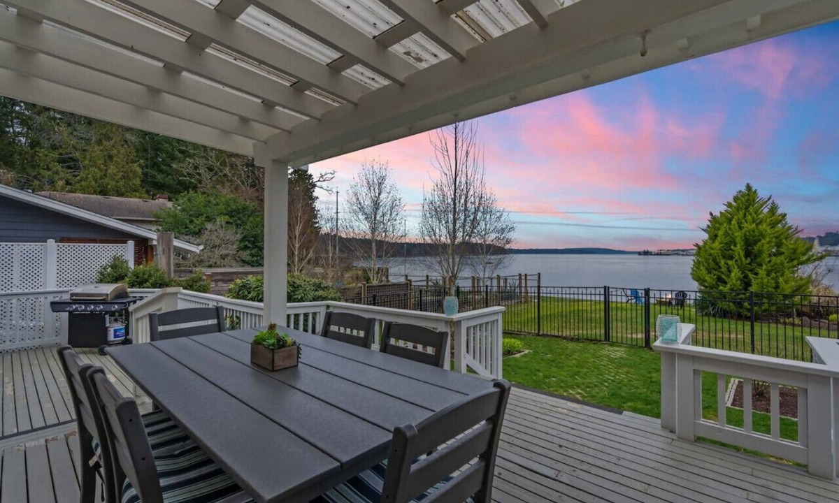 Poulsbo House | Poulsbo Waterfront Oasis