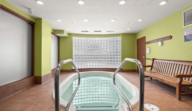 Prime Location in Whistler Village - Steps to Gondola - Sleeps 6