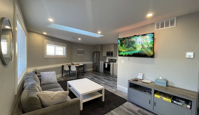 Private New & Modern Cottage Parkside in Saanich