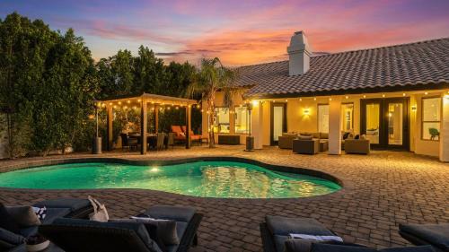 Private Pool Chef’s Kitchen Patio Near Old Town Scottsdale Desert Luma by AvantStay