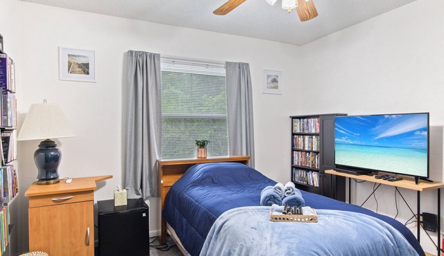 Private Room, Bath and Entertainment!