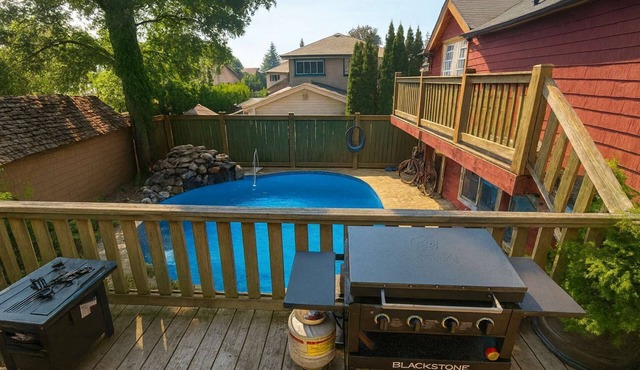 Quaint Attic Suite w/Heated Pool (Year-Round)