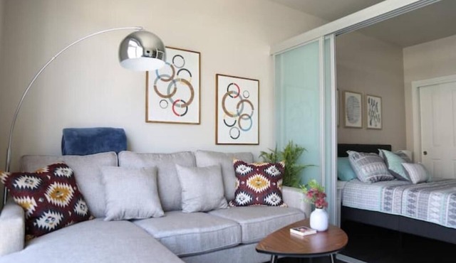 Queen Anne Retreat ★ 1 Block from CPA! ★ Free Parking!