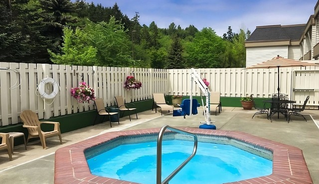 Relax and Recharge in Poulsbo! Free Parking, Pet-friendly Property