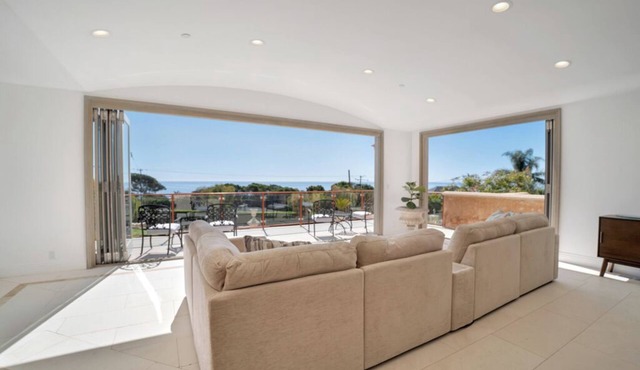 Relax in a Malibu Villa! Ocean Views w/Pool+Theater+Sport Court- 5 bed+7 bath