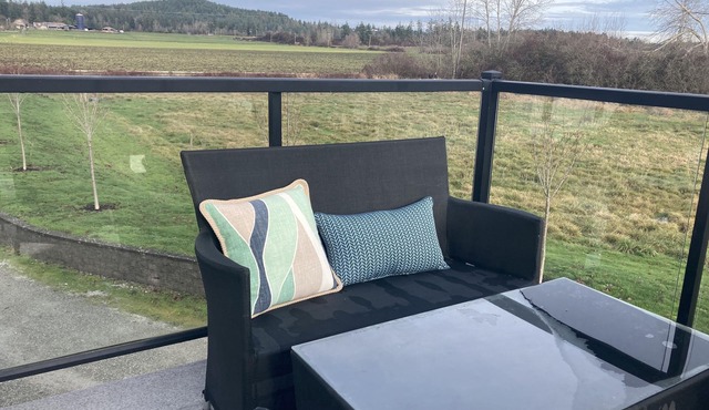 Relaxing Country Retreat close to all amenities. Great for the whole family!