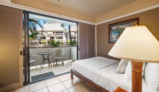 Remodeled condo in the heart of Hilo with pool, lanai & walkable location