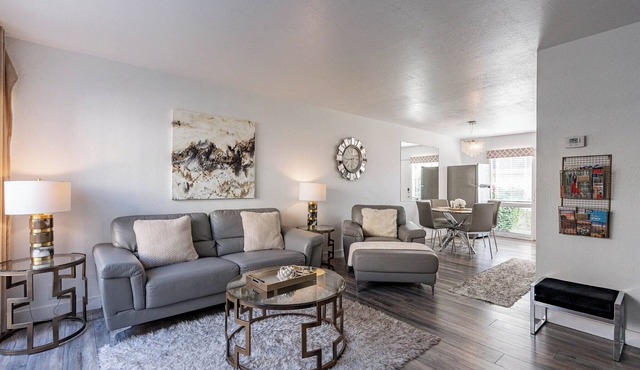 Remodeled Modern 2 Bed/2 Bath Townhouse in the HEART of Scottsdale