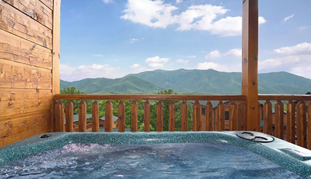 Romantic Cabin w/Arcade Games & Hot Tub