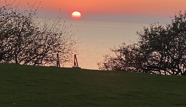 Romantic Huron Waterfront Cottage/pet friendly/Private Beach/OutShower/