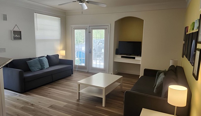 Runaway Beach Club Condo near Disney