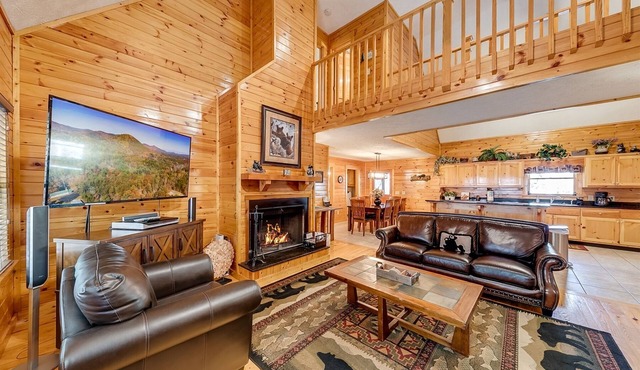 Rustic Elegance –Luxury Cabin in Gated Innsbruck Resort with Hot Tub & Fire Pit
