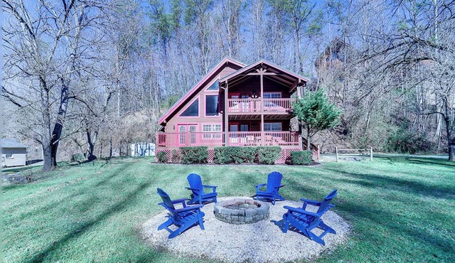 Rustic Log Cabin w/Hot Tub & Games