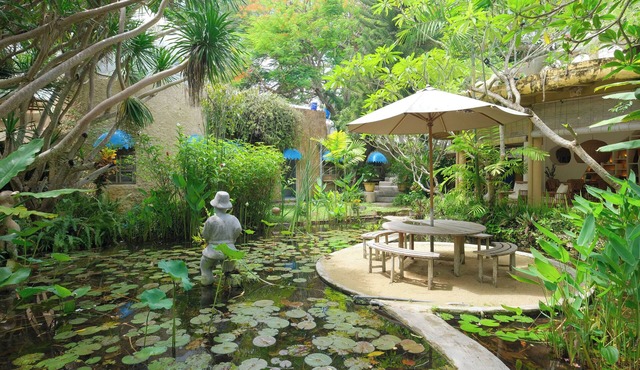 Sanur beach access and huge garden 4 bedrooms Villa