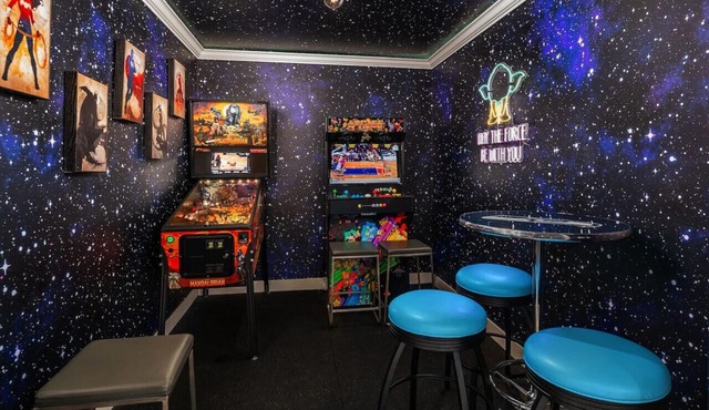 Seattle Resort with pool heated all year sleeps 16