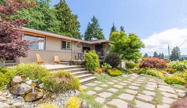 Serene Poulsbo 6br, Sleeps 12, Liberty Bay And Mountain Views