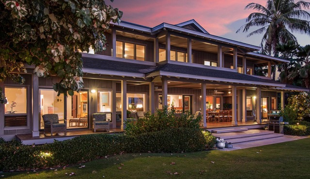 Serene PUAKO BEACHFRONT estate. Large Courtyard Pool. All 4 Oceanview Bedrooms