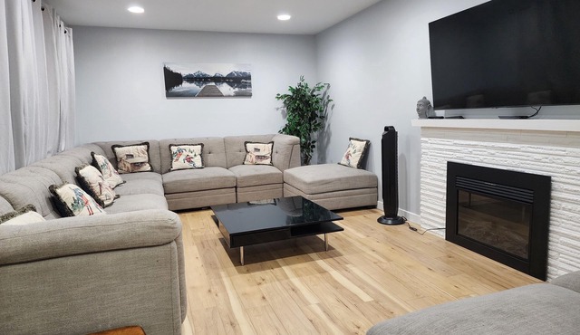 Six bedroom house near UVic.