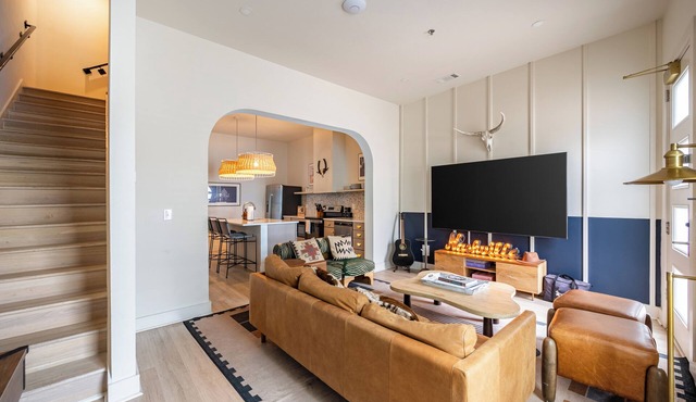 Sleeps 24 | Rooftop, Game Room & Outdoor Spaces | Just 10 Min to Broadway