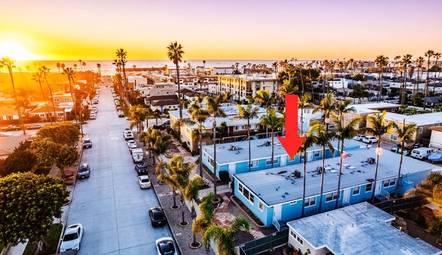 Sleeps 52! 28 Beds! 6 King Beds - AC - Steps to Beach - 10 homes-in-1 - 6 Cars!