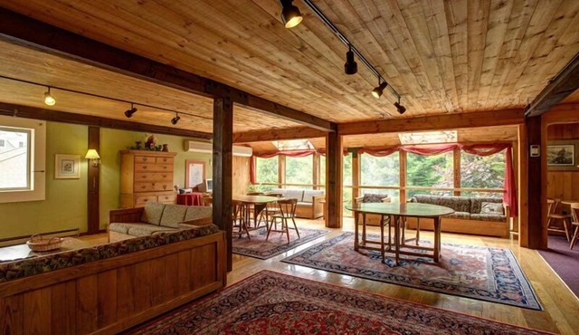 Snowy Owl Inn And Resort