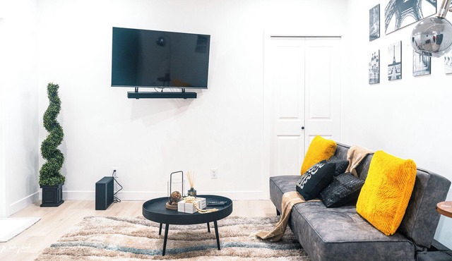 Spacious Family Friendly Suite with free PS5 Gaming, Netflix, PRIME and more