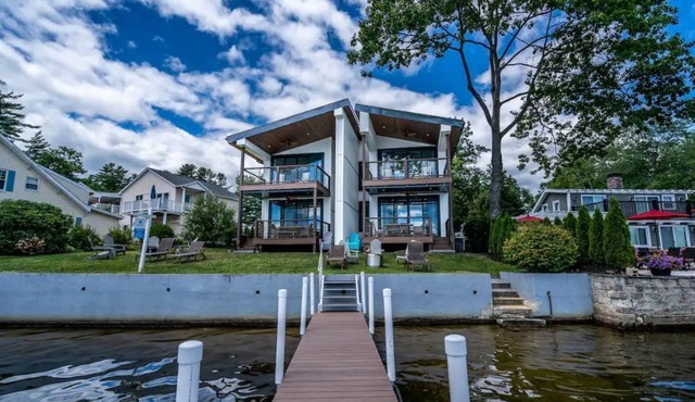 Spacious New Lake Front House w/Dock on Winnisquam